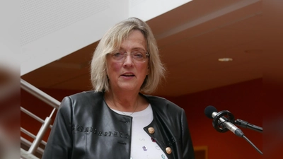 Die scheidende Schulamtsleiterin Brigitte Limbacher ergriff nach zahlreichen Lobesworten auch selbst das Wort. (Foto: Ulli Ganter)