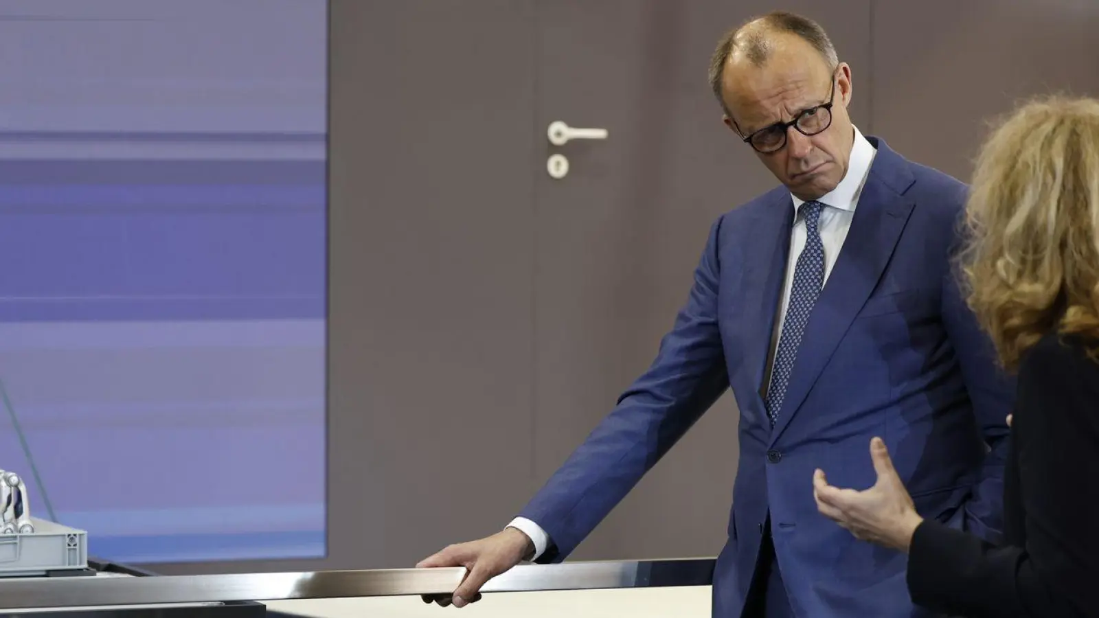 Eigentlich sollten die beiden Staatsoberhäupter den Kanzlerrundgang gemeinsam durchlaufen.  (Foto: Michael Matthey/dpa)