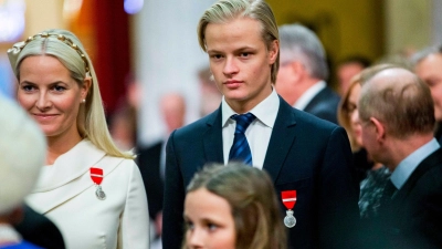 Kronprinzessin Mette-Marit 2015 mit ihrem Sohn Marius Borg Høiby. (Archivbild) (Foto: Vegard Wivestad Grott/NTB SCANPIX/EPA/dpa)