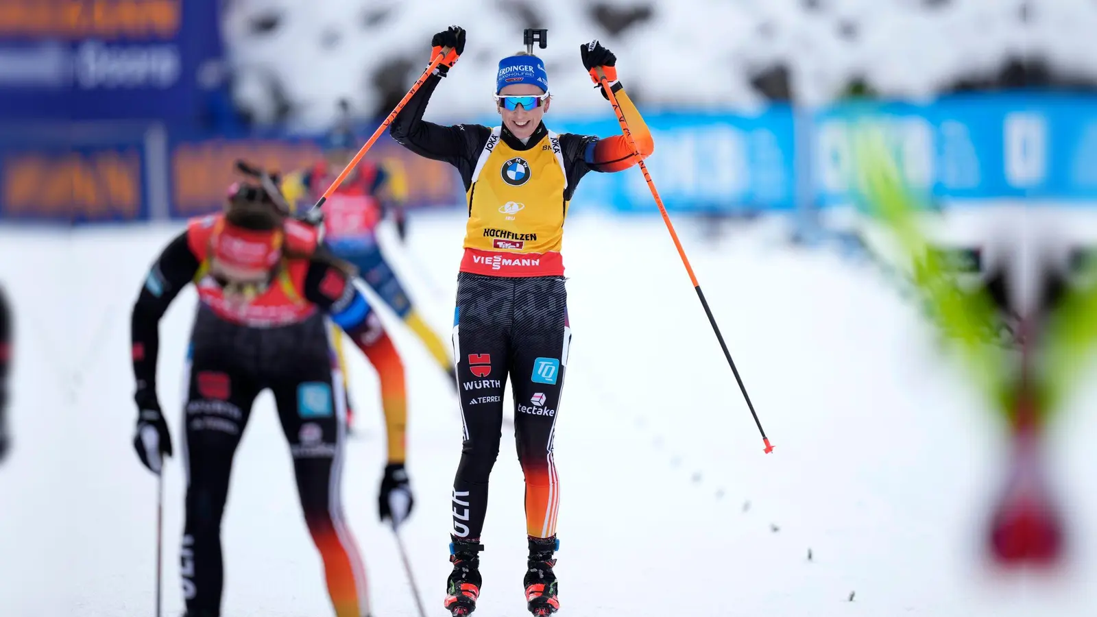 Franziska Preuß behält ihr Gelbes Trikot. (Foto: Matthias Schrader/AP/dpa)