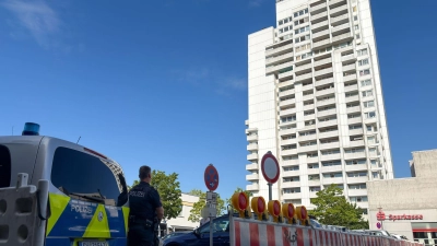 In einem Kieler Hochhaus haben Einsatzkräfte eine DNA-Reihenuntersuchung vorgenommen. (Foto: Bodo Marks/dpa)