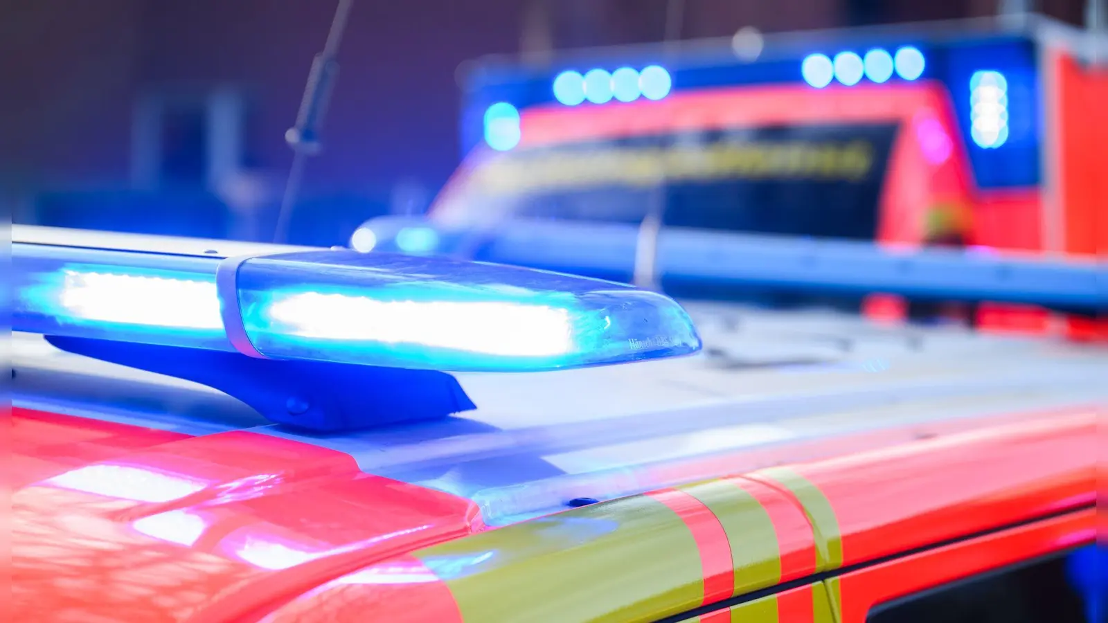 Bei einem schweren Unfall auf einem Firmengelände in Lichtenfels ist ein Arbeiter schwer verletzt worden. (Symbolbild) (Foto: Julian Stratenschulte/dpa)