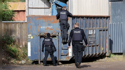 Laut Polizei fehlen konkrete Anhaltspunkte bei der Suche nach dem vermissten achtjährigen Fabian. (Foto: Bernd Wüstneck/dpa)
