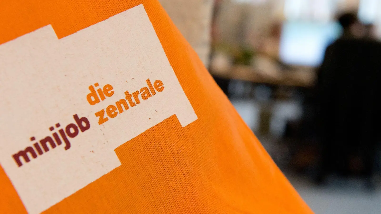Die Möglichkeit von Minijobs, steuer-und abgabenfrei für die Beschäftigten, soll künftig wegfallen (Archivbild).  (Foto: Marc Tirl/dpa)