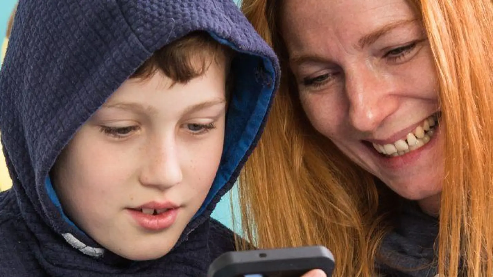 Bevor der Chatbot der beste „Freund“ wird: Lieber gemeinsam mit dem Thema KI auseinandersetzen. (Foto: Christin Klose/dpa Themendienst/dpa-tmn)