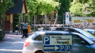 Der Eingang und Parkplatz zum Tierpark Nadermann im ostwestfälischen Delbrück. Hier hatte am Morgen ein Tiger eine Mitarbeiterin gebissen und verletzt.  (Foto: Bernd Thissen/dpa)