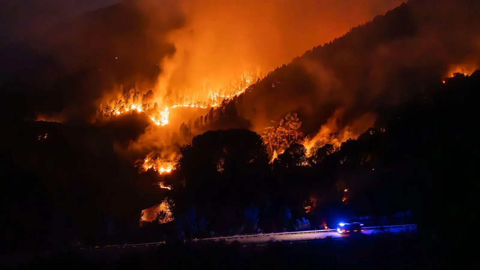 Ende August wüteten Waldbrände in Spanien. (Archivbild) (Foto: Adrián Irago/EUROPA PRESS/dpa)
