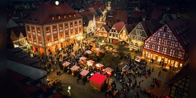 Der Weihnachtsmarkt in Neustadt/Aisch zählt zu den größten im Landkreis. (Archivbild: Christian Motzek)