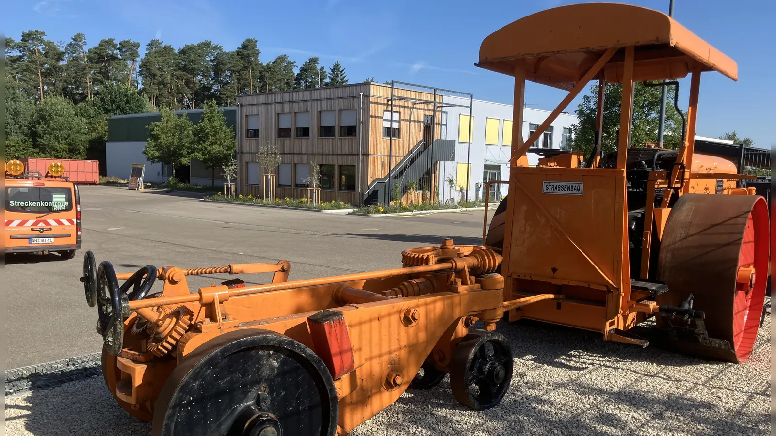 Nach rund 14 Monaten Bauzeit sind die Arbeiten am neuen Erweiterungsanbau und der Sanierung der Straßenmeisterei Ansbach erfolgreich abgeschlossen. (Foto: Ulrich Wagner-Dorn)