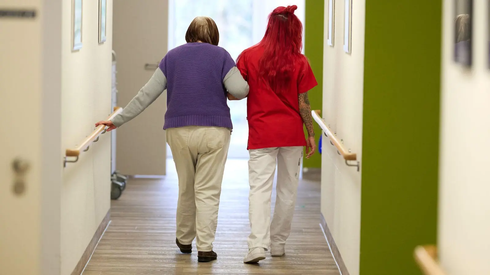 Pflegekräfte im Saarland verdienen mehr. (Symbolbild) (Foto: Bernd Thissen/dpa)