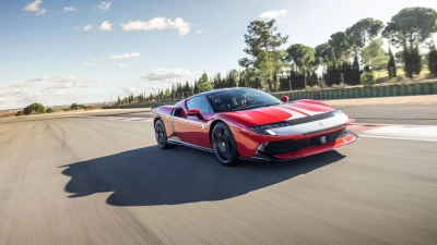 Der Ferrari 849 Testarossa tritt die Nachfolge des SF90 an, und kombiniert einen V8-Biturbo mit drei Elektromotoren. (Foto: Ferrari/dpa-tmn)
