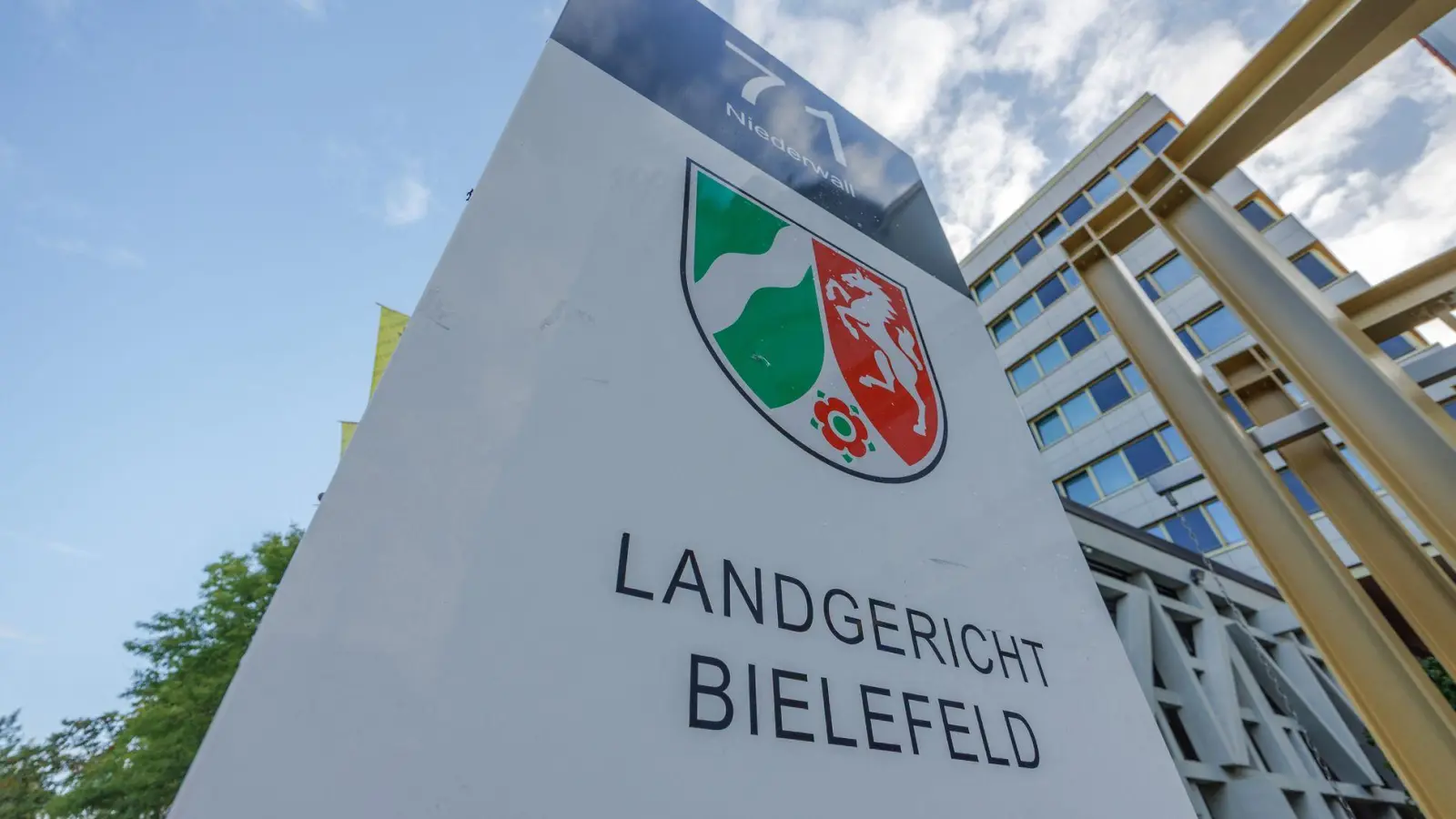 Das Landgericht Bielefeld hat ein Urteil zu geschändeten Leichen gesprochen. (Archivbild) (Foto: Friso Gentsch/dpa)