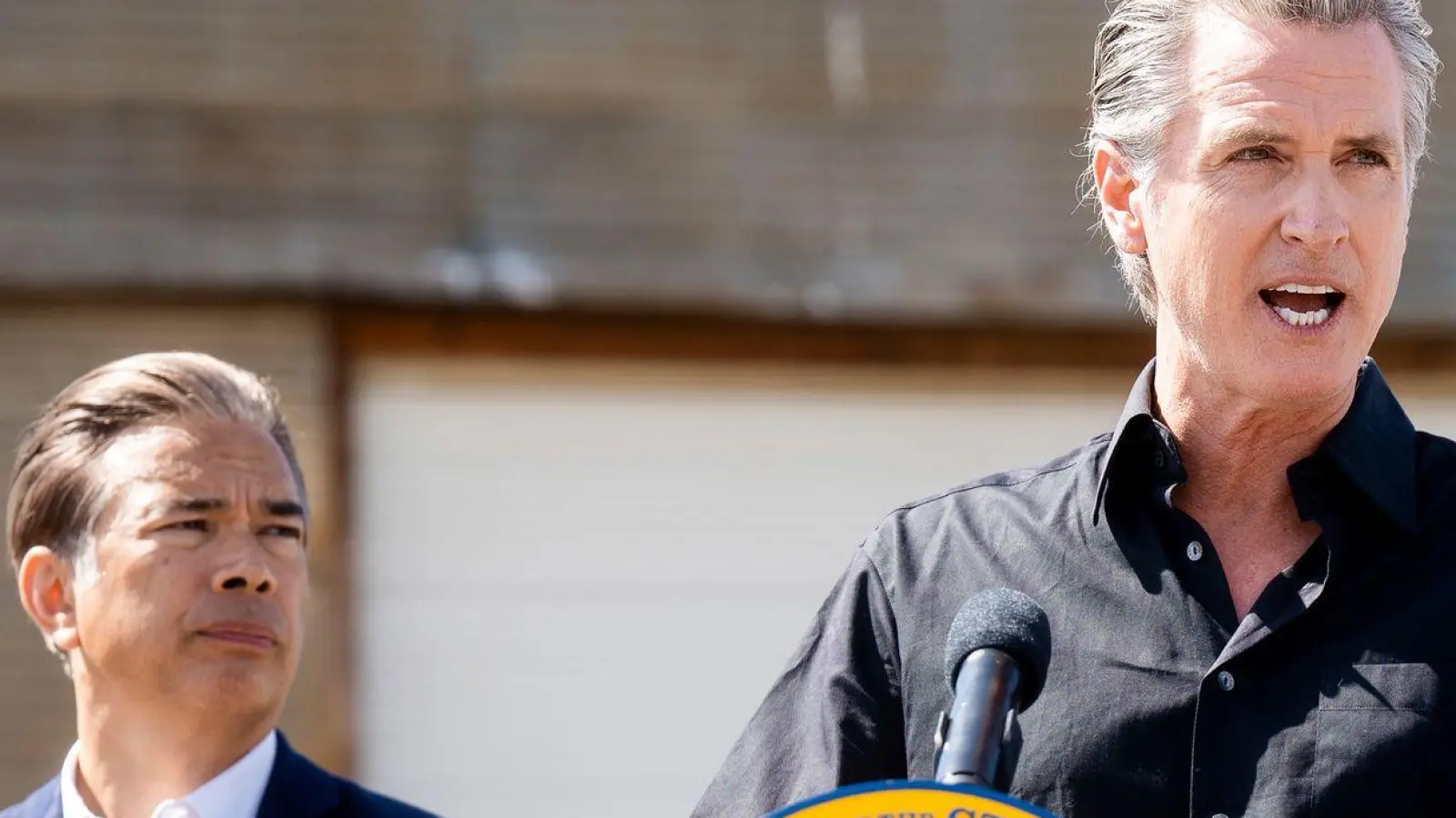 Kaliforniens Gouverneur und sein Generalstaatsanwalt, Rob Bonta, wollen „Verantwortliche zur Rechenschaft ziehen“. (Archivbild) (Foto: Noah Berger/AP/dpa)