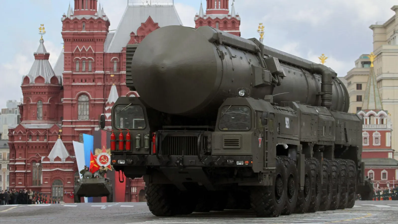 Russland präsentiert seine strategischen Atomwaffen auch während der Militärparade in Moskau. (Archivbild) (Foto: Yuri Kochetkov/epa/dpa)