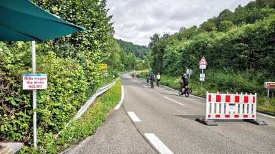 Auf der Staatsstraße von Detwang in Richtung Bad Mergentheim sind am Sonntag motorisierte Fahrzeuge für neun Stunden tabu. Vor allem Radlerinnen und Radler können sich dann auf der Fahrbahn breit machen. Das Foto entstand bei der letzten Auflage der Aktion vor zwei Jahren. (Archivbild: Jürgen Binder)