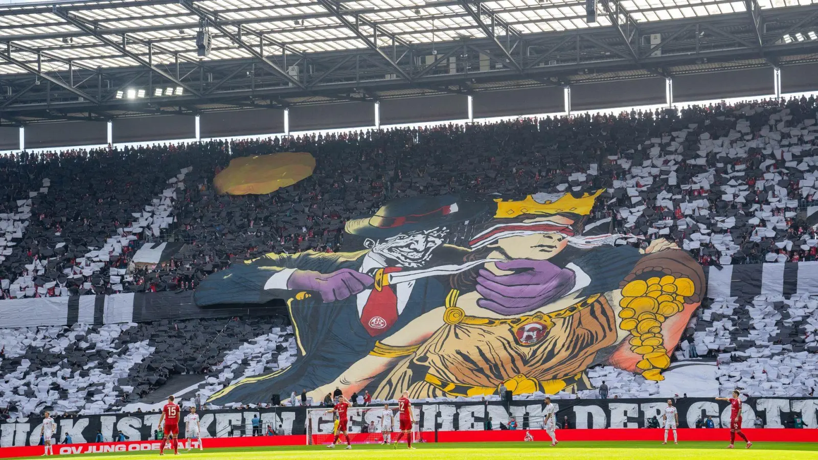 Die umstrittene Choreographie der Kölner Fanszene. (Foto: Justin Derondeau/Eibner-Pressefoto/dpa)