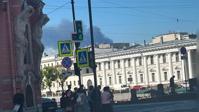 In weiten Teilen der Millionenstadt an der Newa waren nach dem ukrainischen Angriff Rauchschwaden zu sehen. (Foto: Ulf Mauder/dpa)