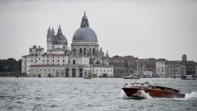 In der Lagune von Venedig sind viele Wassertaxis unterwegs. (Archivbild) (Foto: Claudio Furlan/LaPresse via ZUMA Press/dpa)