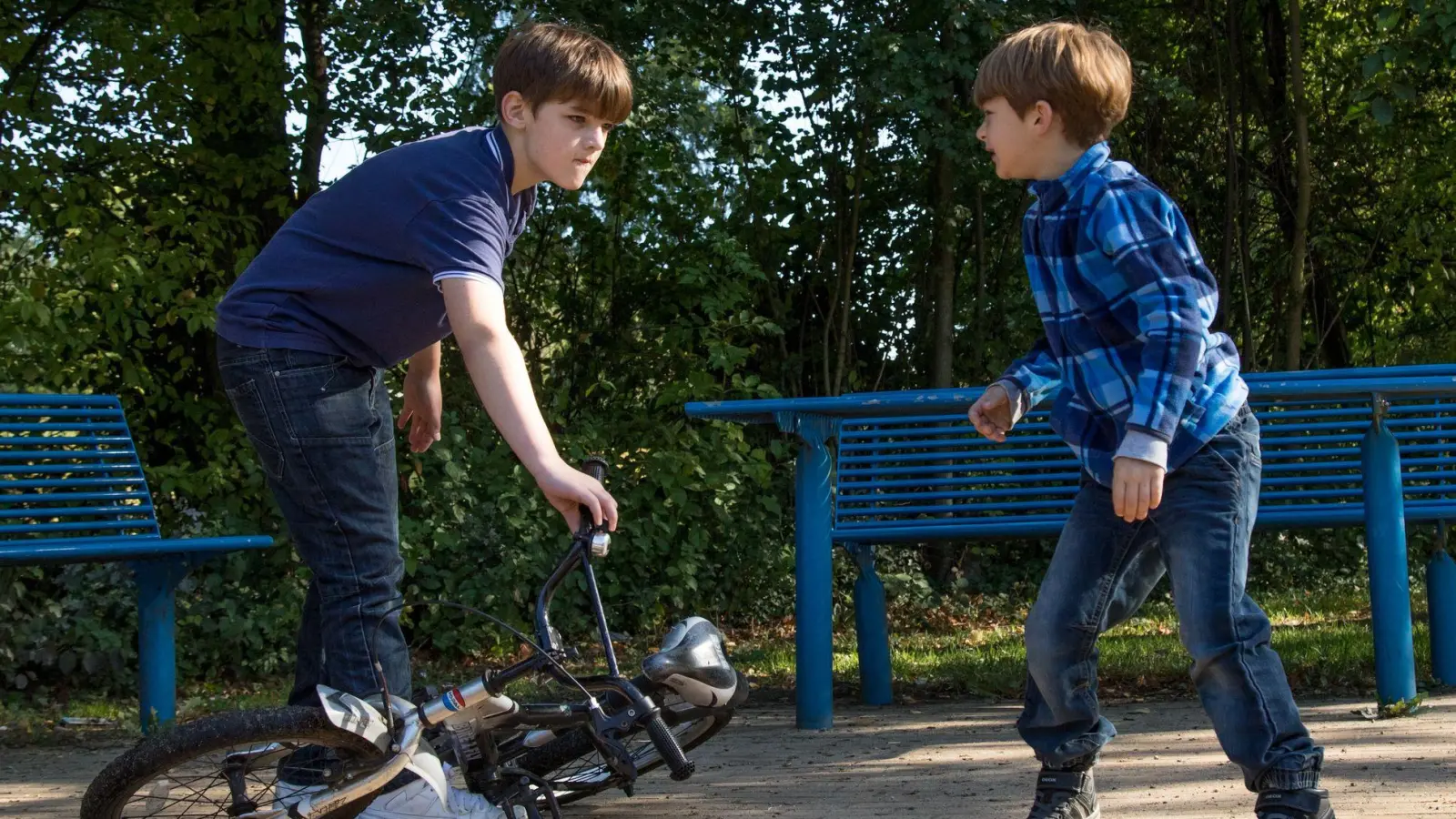Streit gehört bei vielen Geschwistern zum Alltag dazu - und ist ganz normal. (Foto: Christin Klose/dpa-tmn)