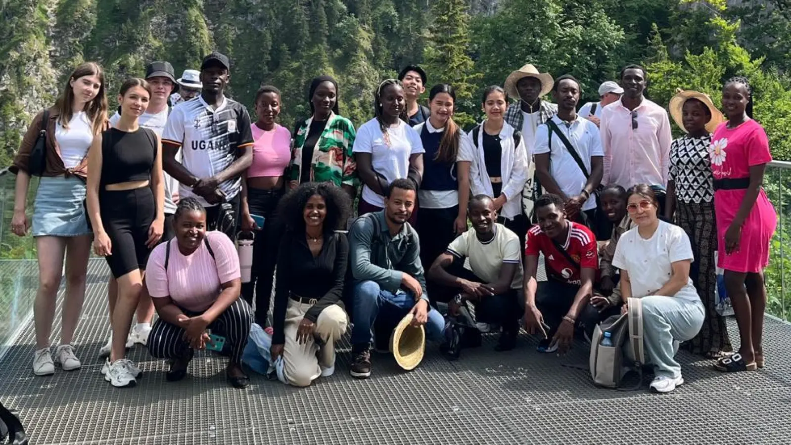 Auch kulturelle Erfahrungen sollten während des Austauschsemesters nicht zu kurz kommen: Die Studierenden machten unter anderem einen Ausflug zum Schloss Neuschwanstein. (Foto: Aizhan Nasyrbekova)