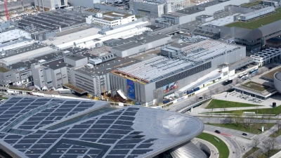 Die Firmenzentrale und das Werk von BMW in München. (Foto: Sven Hoppe/dpa)