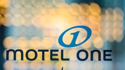 Das Logo vom Motel One: Die Hotelkette wurde Opfer eines Cyberangriffs. (Foto: Jens Kalaene/dpa-Zentralbild/ZB)