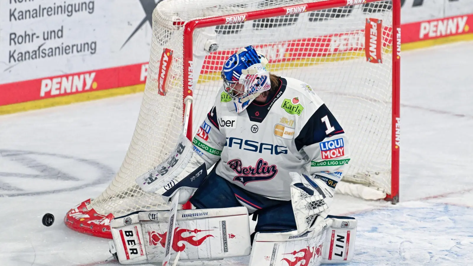 War einer der Titelgaranten für die Eisbären Berlin: Torhüter Jonas Stettmer. (Archivbild) (Foto: Uwe Anspach/dpa)