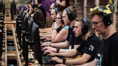 Bei der Gamescom 2025 testeten zahlreiche Messebesucher das neue Strategiespiel „Anno 117“, eine Römisches-Reich-Version des in Deutschland entwickelten Klassikers „Anno 1800“. (Archivbild) (Foto: Oliver Berg/dpa)