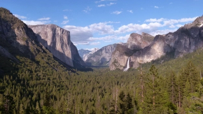 2026 entfällt die Reservierungspflicht für den Yosemite-Nationalpark. Dennoch wird Urlaubern empfohlen, Besuche an Wochentagen in Betracht zu ziehen, da dann weniger Andrang herrscht und mehr Parkplätze verfügbar sind. (Foto: Florian Sanktjohanser/dpa-tmn)