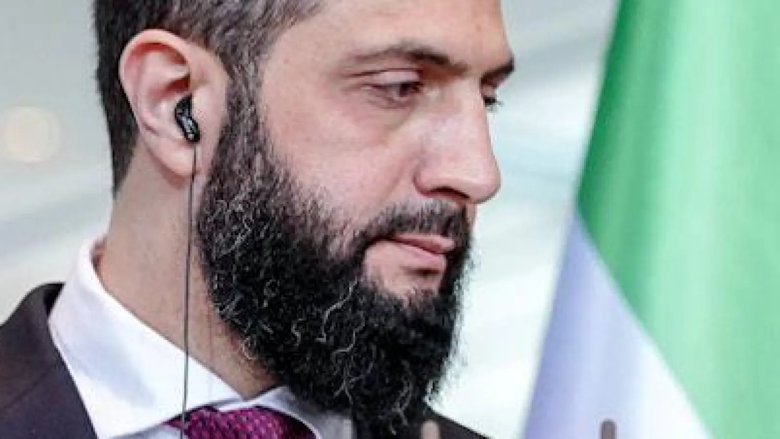 Wer hat die Zielmarke ausgegeben, dass 80 Prozent der Syrer in ihre Heimat zurückkehren sollen? Der Kanzler verweist auf den syrischen Übergangspräsidenten.  (Foto: Kay Nietfeld/dpa)