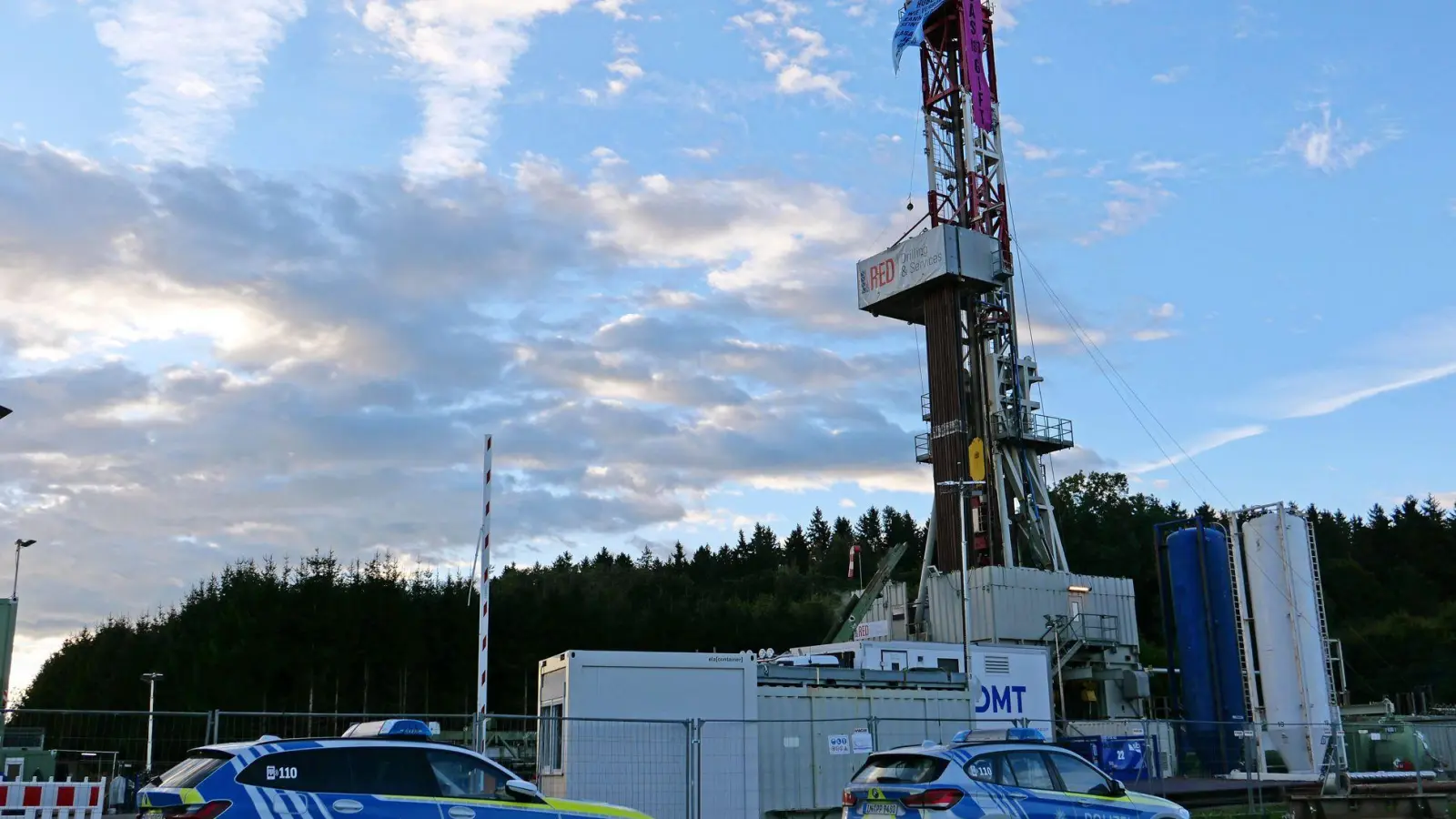 Die Suche nach Erdgas in Reichling wird von vielen Anwohnern und Umweltschützern kritisch gesehen. (Archivbild) (Foto: Uwe Lein/dpa)