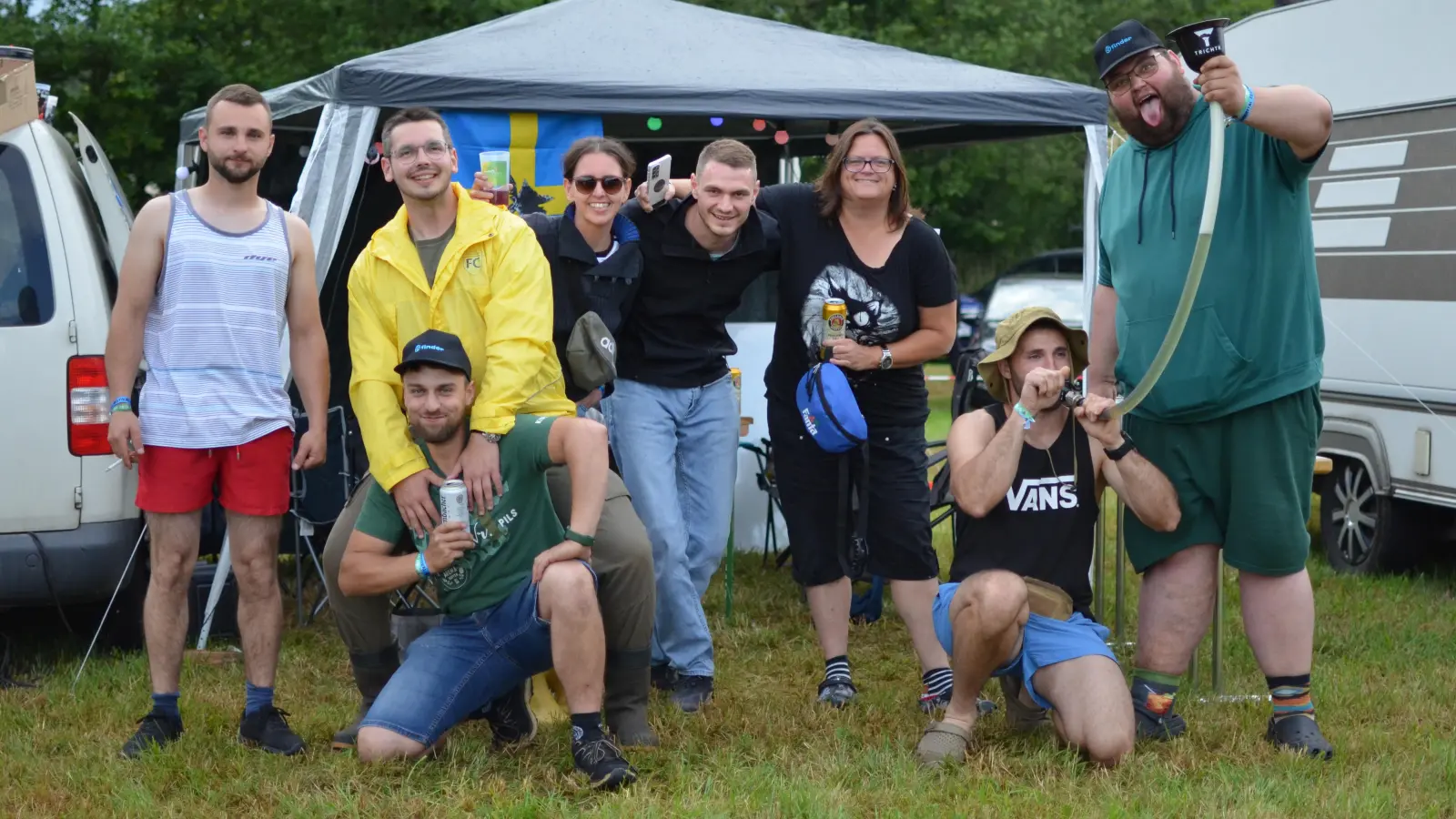 Dieses Grüppchen aus Colmberg und Schwabach freut sich auf dem Biberttal-Festival über Fiddler’s Green und die Alex Mofa Gang. (Foto: Yvonne Neckermann)
