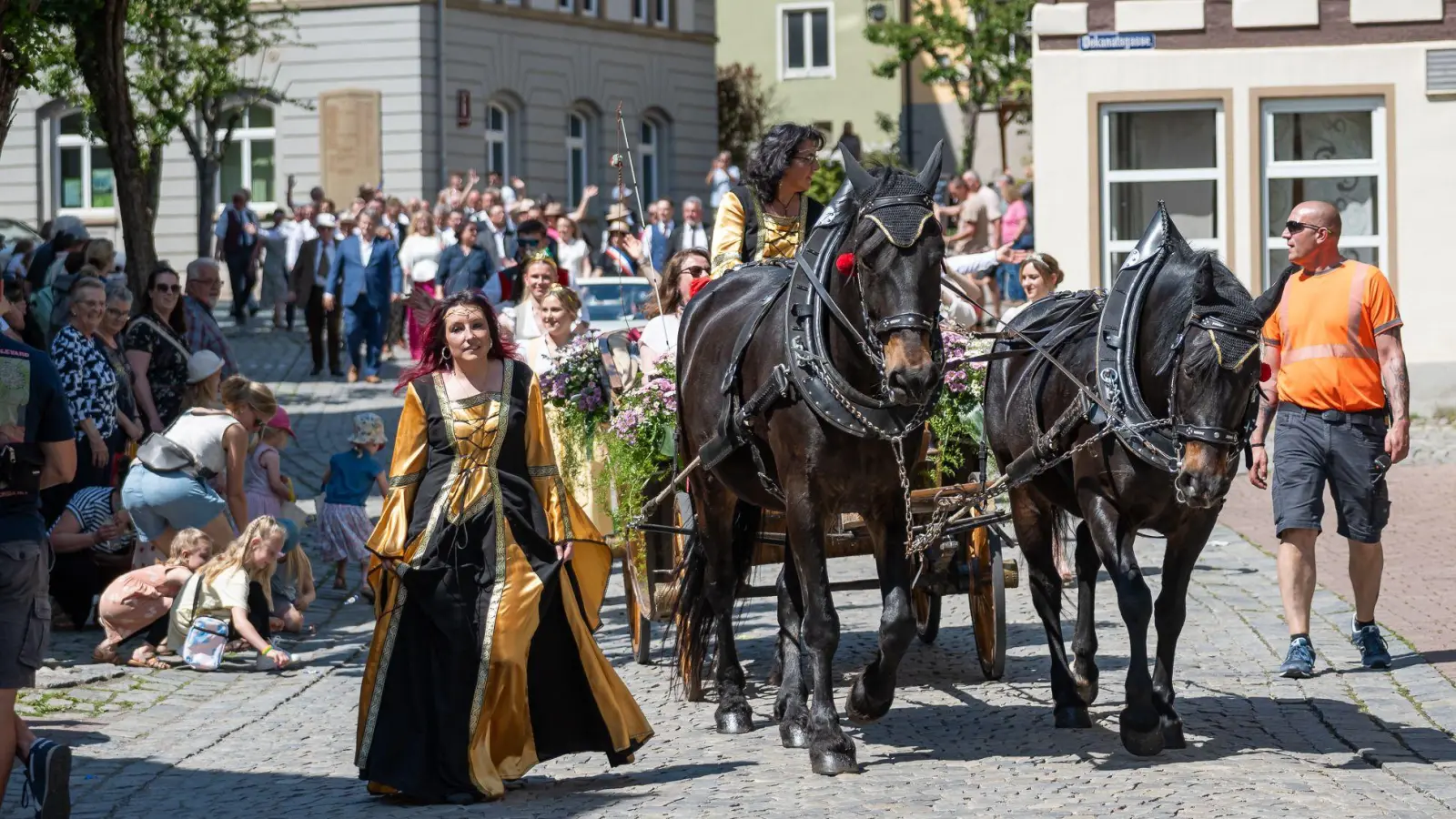 Höhepunkt ist auch in diesem Jahr am 1. Mai ab 13 Uhr wieder der Walpurgi-Festzug, der sich durch die Straßen Uffenheims schlängelt. (Foto: Mirko Fryska)