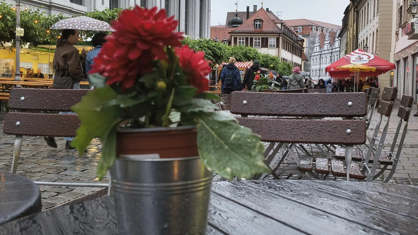 Trotz des regnerischen Wetters waren durchaus Menschen in der Altstadt unterwegs. (Foto: Robert Maurer)