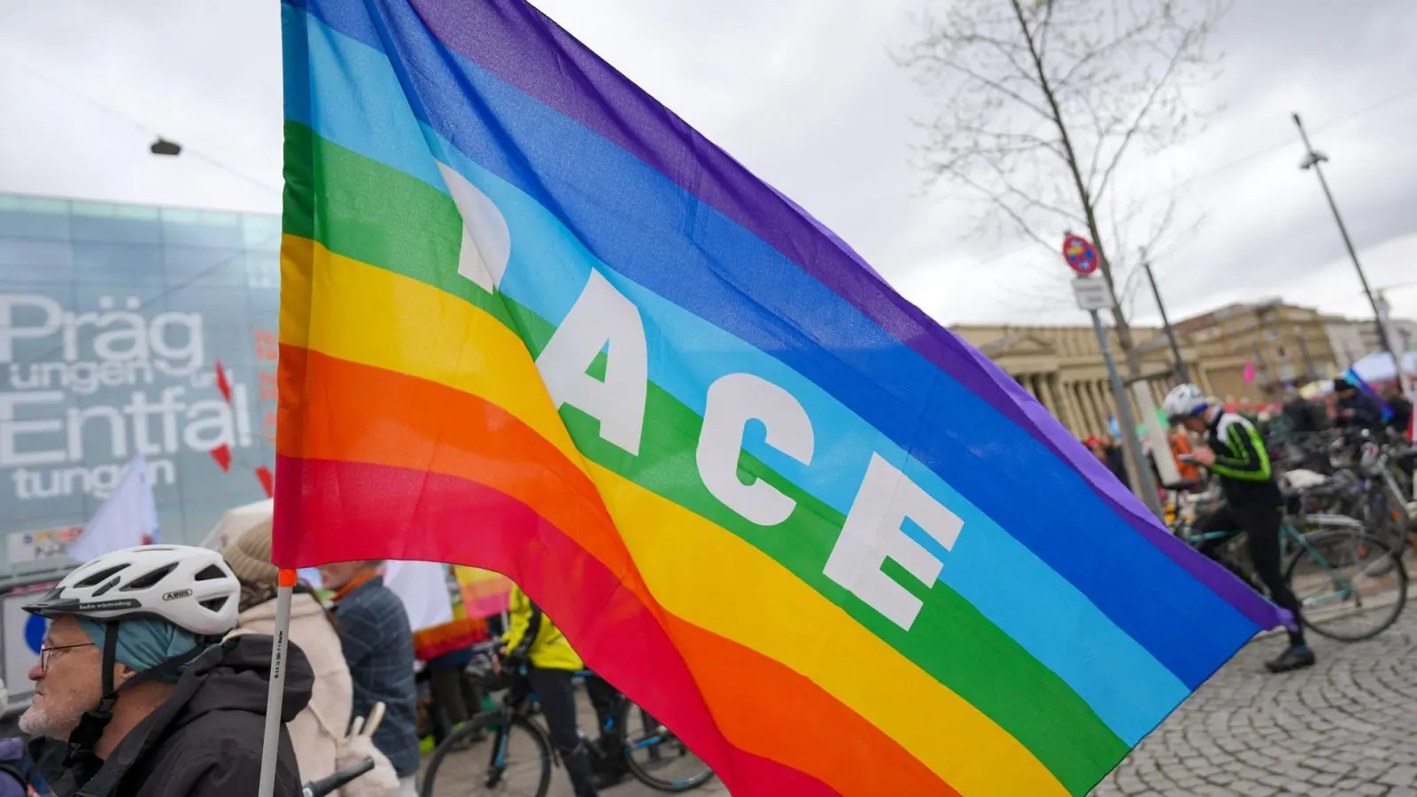 Insgesamt gab es in mehr als 100 Orten bundesweit Demonstrationen.   (Foto: Enrique Kaczor/dpa)
