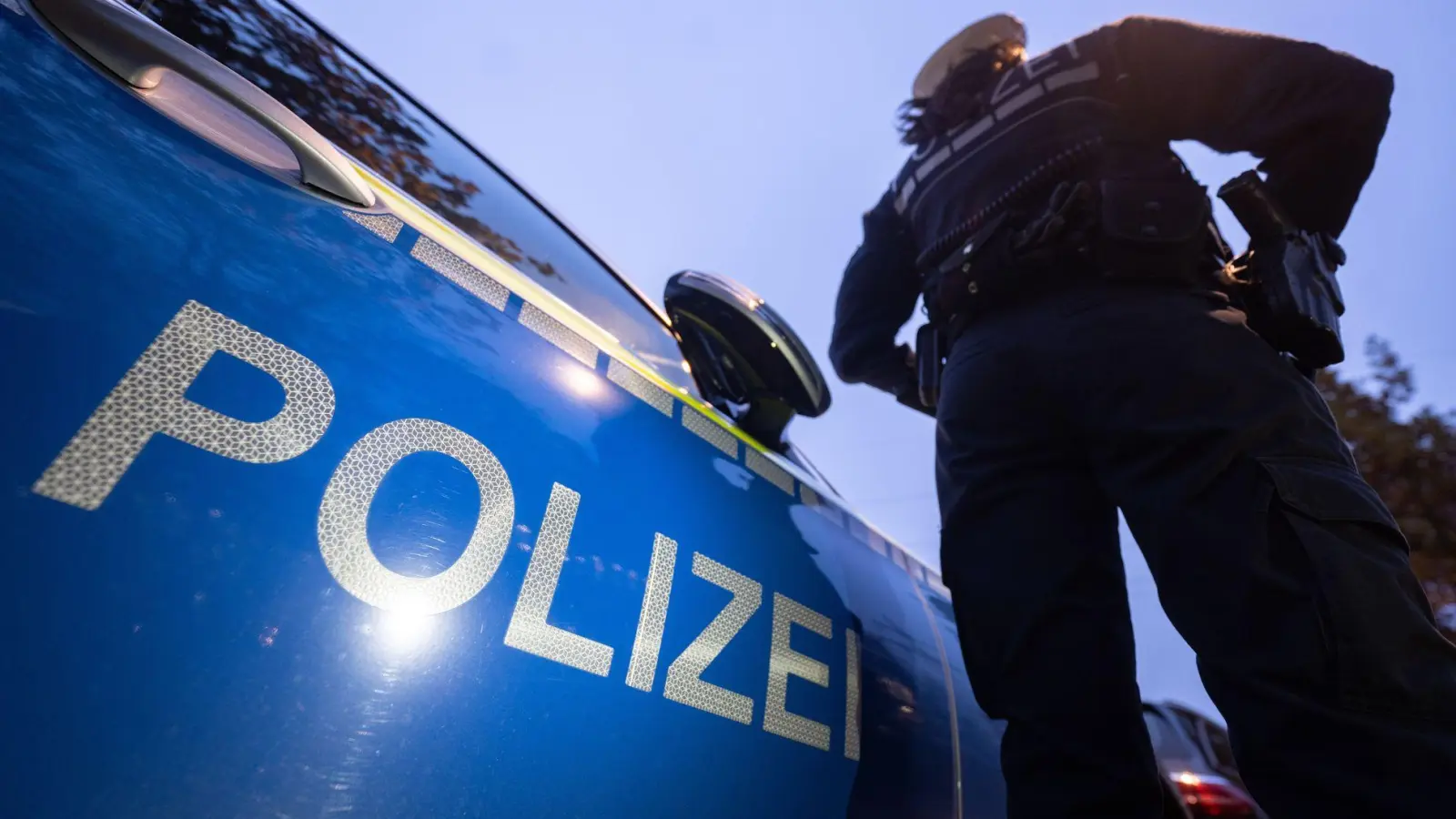 Die Kriminalpolizei durchsuchte die Wohnungen von 19 Tatverdächtigen. (Symbolbild) (Foto: Marijan Murat/dpa)