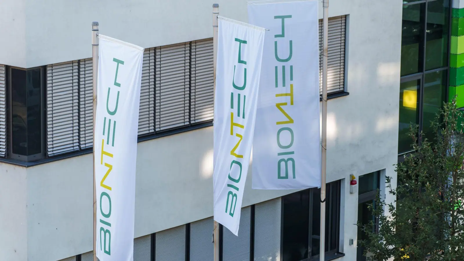 In Mainz sitzt Biontech in der Straße „An der Goldgrube“, das stand sinnbildlich für die Milliardengewinne - damit ist es schon eine Weile vorbei (Archivbild). (Foto: Andreas Arnold/dpa)