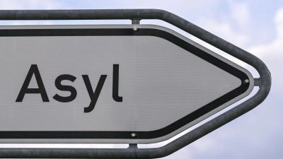 Das bayerische Innenministerium hat einen Fehler bei der Berechnung der Asylquoten für zwei Landkreise eingeräumt (Symbolbild).  (Foto: Patrick Pleul/dpa)