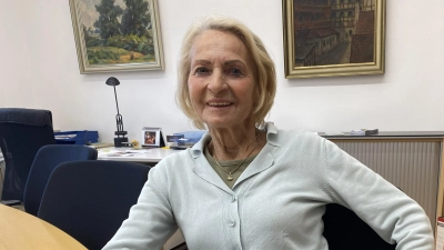 Ursula Herzog organisiert seit 20 Jahren die Opernfahrten des Theater- und Kulturrings. Das Jubiläum wird nun mit einem besonderen Opernabend gefeiert.  (Foto: Lisa-Maria Liebing)