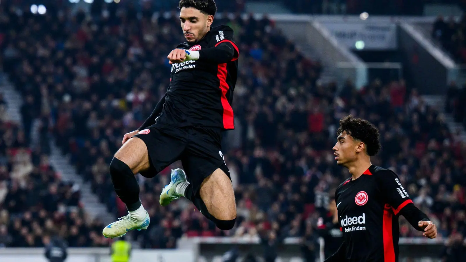 Omar Marmoush soll mindestens bis zum Sommer bei der Eintracht bleiben.  (Foto: Tom Weller/dpa)