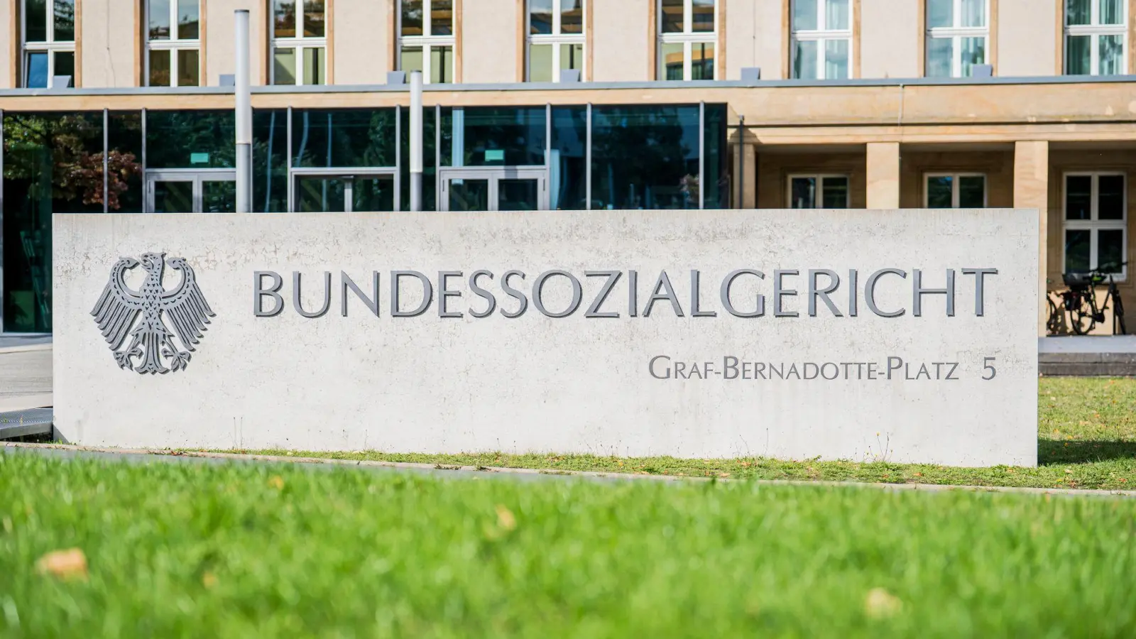 Das Bundessozialgericht prüft, ob das Arbeitslosengeld II im Jahr 2022 trotz Preisschubs ein menschenwürdiges Existenzminimum sicherte. (Archivbild) (Foto: Andreas Arnold/dpa)