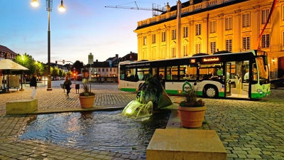 Die Ansbacher Stadtbusse fahren ab 15. Dezember in den Abendstunden nur noch stündlich. Außerdem ändern sich die Nummerierungen der Haltestellen am Schlossplatz. (Archivfoto: Jim Albright)