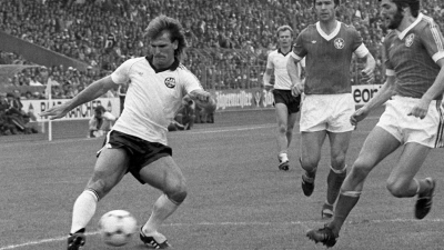 Ronald Borchers (l) ist im Alter von 67 Jahren gestorben. (Foto: Jörg Schmitt/dpa)