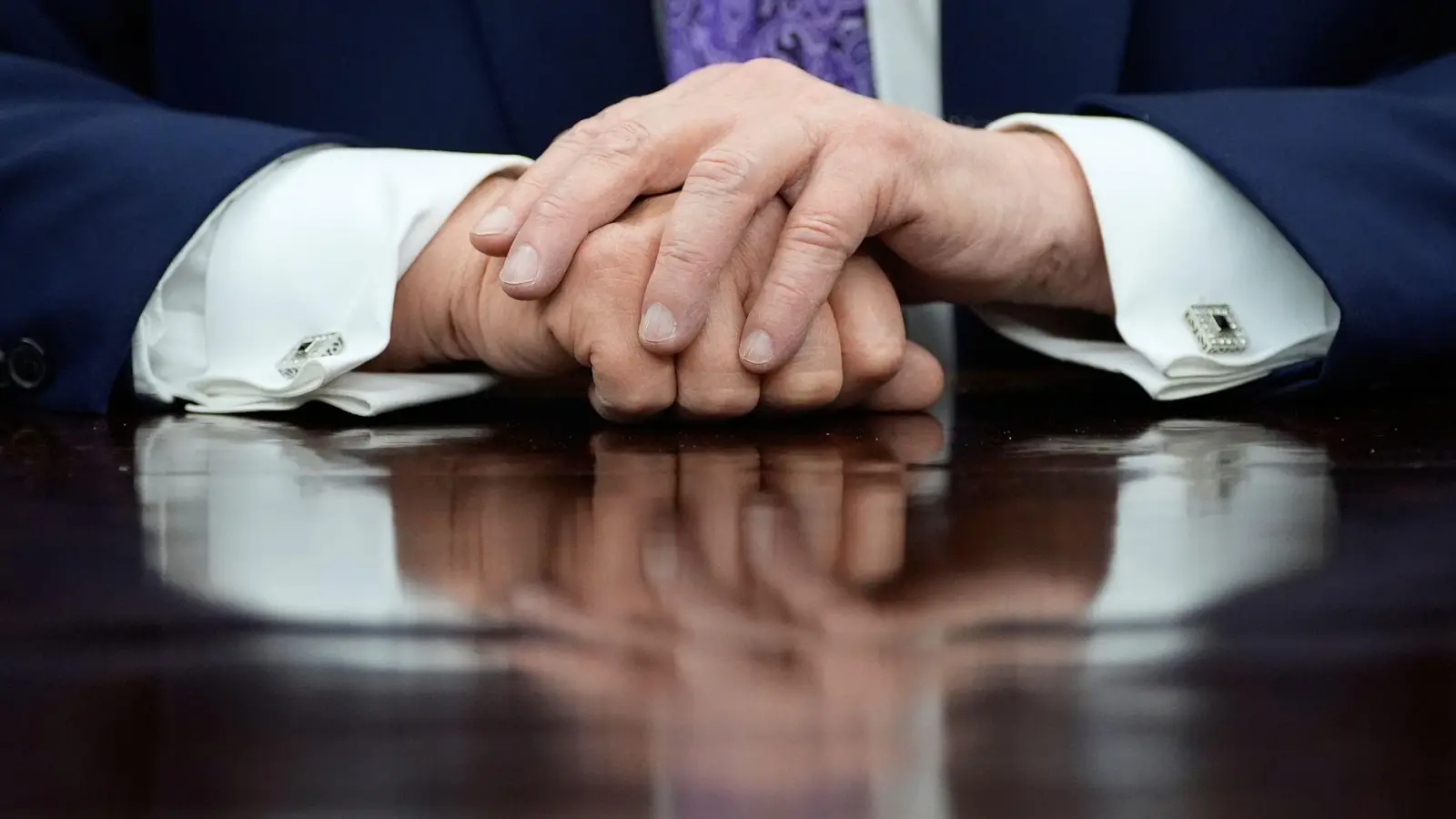 Die Hände und die Gesundheit von US-Präsident Trump sind bereits häufiger Gesprächsthema gewesen. (Archivfoto) (Foto: Alex Brandon/AP/dpa)