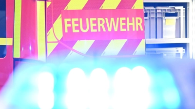 Noch vor Eintreffen der Feuerwehr konnte der Landwirt den Brand selbst löschen. (Symbolbild) (Foto: Bernd Weißbrod/dpa)