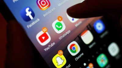 Eine Dinkelsbühler Linke-Politikerin wurde Opfer einer organisierten Hasskampagne in sozialen Medien. (Symbolbild: Yui Mok/PA Wire/dpa)