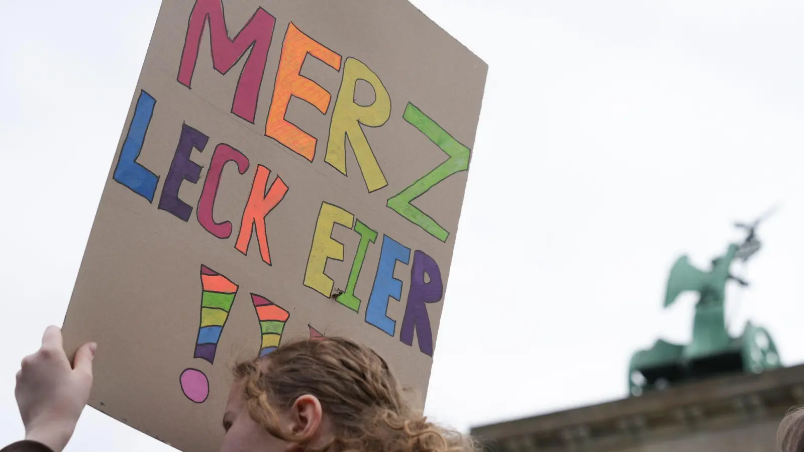 „Mehrzweckeier“ klingt sehr nach „Merz leck Eier“. (Archivbild) (Foto: Sven Kaeuler/dpa)