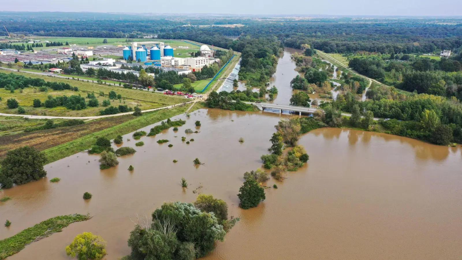 Hochwasser wie in Osteuropa prägt auch die Allianz-Bilanz. (Foto: Maciej Kulczynski/PAP/dpa)