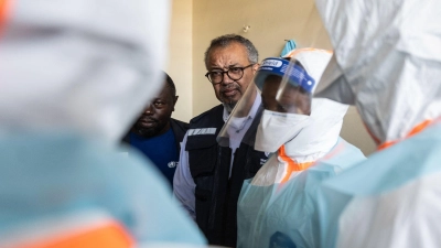Dem WHO-Chef bereitet die Lage im Kongo größere Sorgen als der einzelne Patient in Frankreich.  (Foto: Moses Sawasawa/AP/dpa)