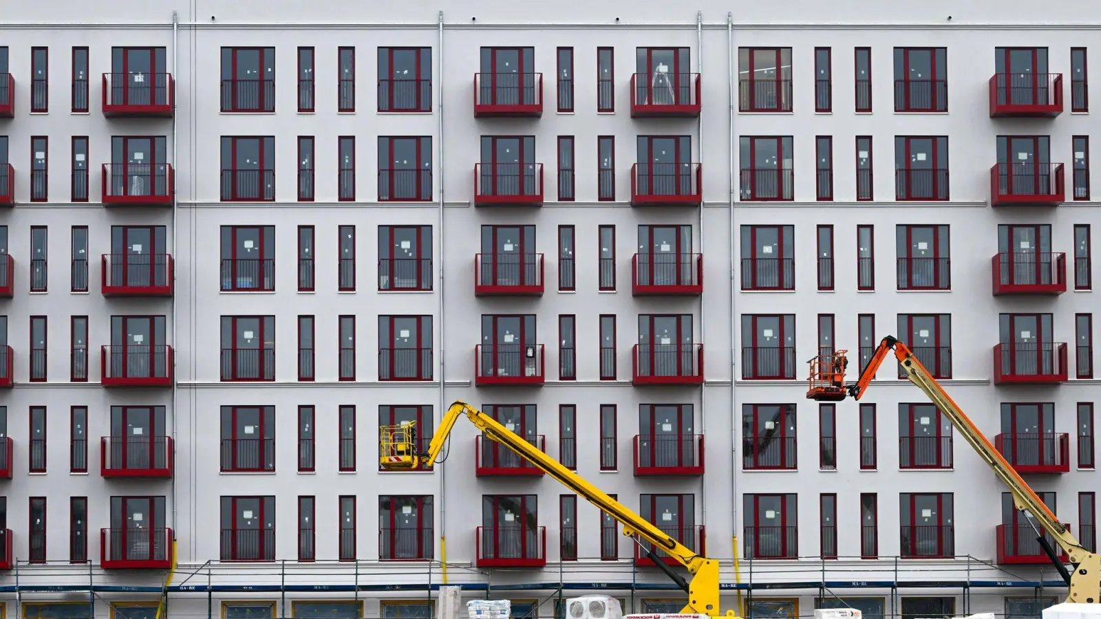 Die Preise für Wohnimmobilien unterscheiden sich regional stark. (Archivbild) (Foto: Jens Kalaene/dpa)